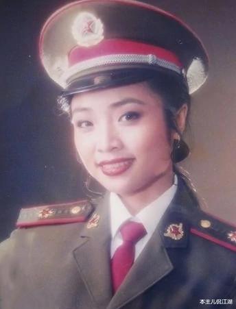 李丹阳|军旅歌手李丹阳：56岁仍未婚，没有宝宝成遗憾，和母亲生活在一起