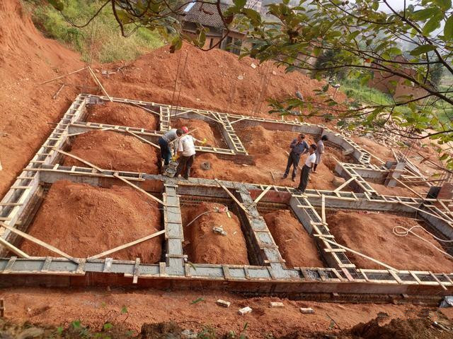 30万的农村自建别墅,山清水秀太赞了,城里人看了都得羡慕!