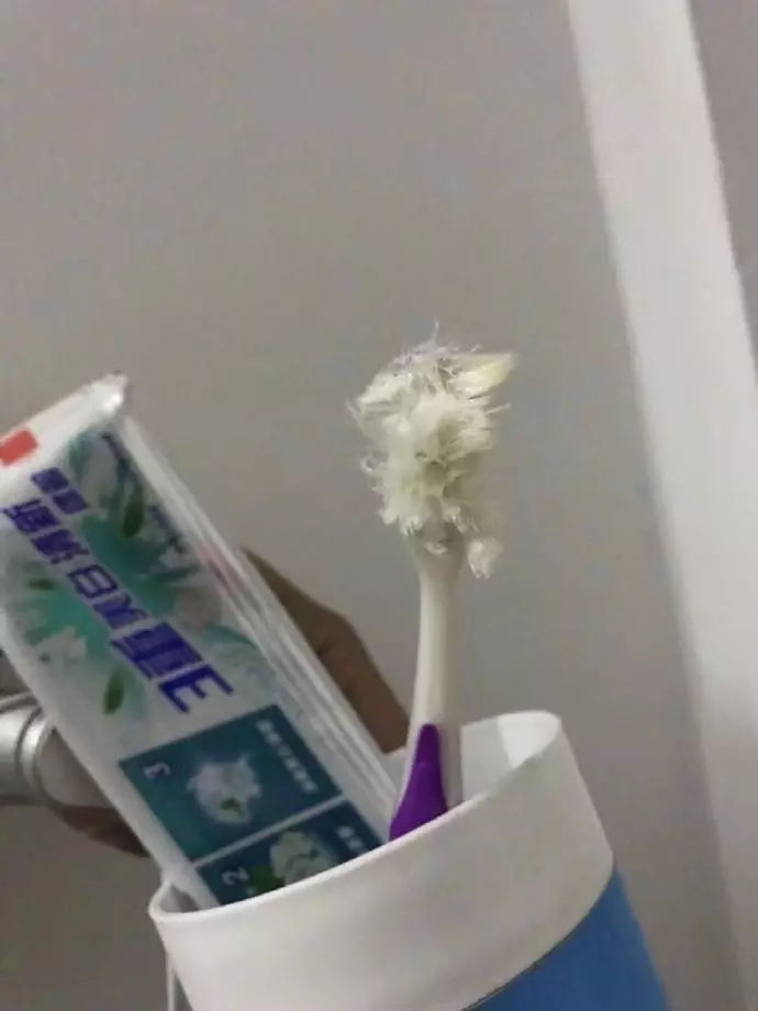 都说牙刷容易滋生细菌,有什么好办法可以给牙刷消毒?