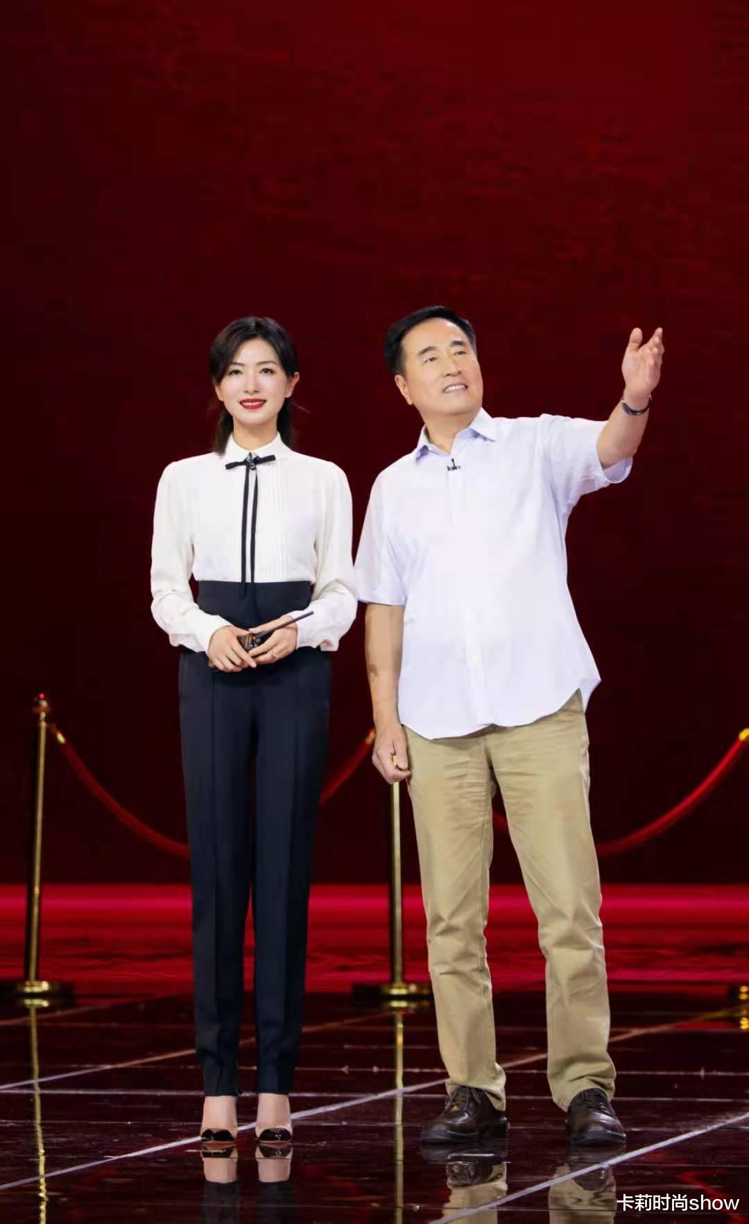 卡莉时尚show|万茜的时尚感很简单，用看似单调的黑白穿搭，才是真的显高级！