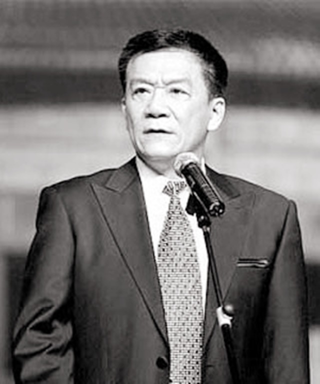 侯瓒|曾怨恨父亲14年，状告二伯侯耀华的侯瓒，如今已经41岁了