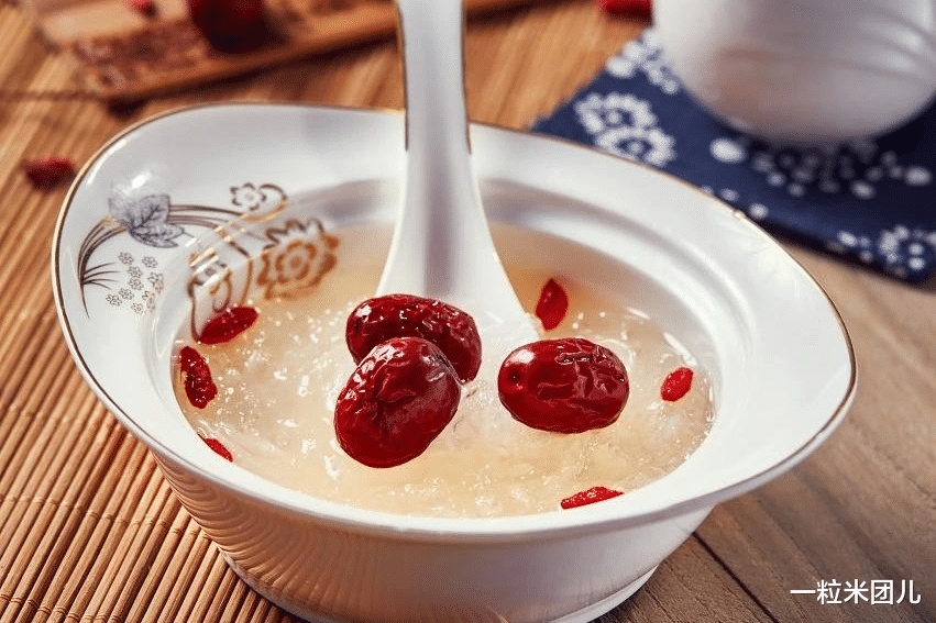 绿豆|入伏天热来碗汤吧，莲子绿豆大枣桃仁，清热消暑，营养开胃。