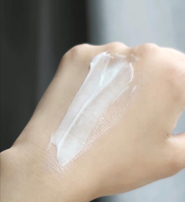 护肤品|女人有实力要入大牌护肤品，保湿滋润还很温和，并不只是噱头