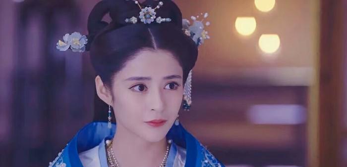 米饭|135斤的李心艾无戏可拍,曾是周杰伦电影女主,现沦为路人