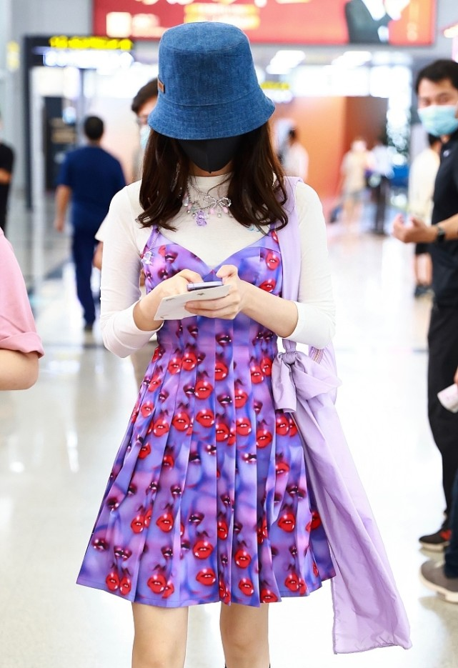 BiuFashion|古力娜扎坐在那就让人心动，“摩卡味道”穿着尽显恬静，真挺绝