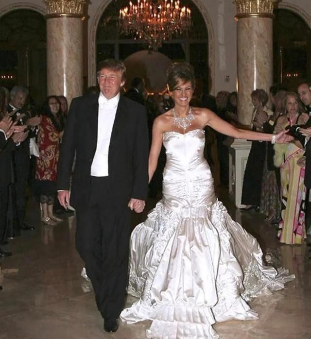 2005年，克林頓參加特朗普的婚禮，摟住新娘的細腰，留下親密合影-圖10