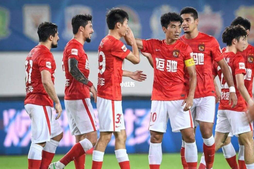 广州队|广州队迎来开年喜讯，却遭球迷强烈吐糟，男足职业联赛或将雪崩？