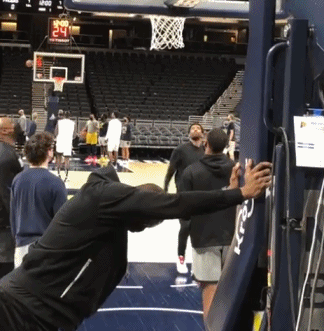 凱里·歐文|歐文回來(lái)了！對(duì)陣步行者賽前熱身曝光：笑容燦爛+連續(xù)出手命中