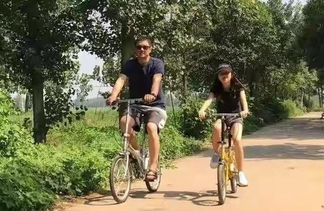 李嫣|王菲和李亚鹏的女儿李嫣：坚强中成长，嘴上的伤痕是我的荣耀