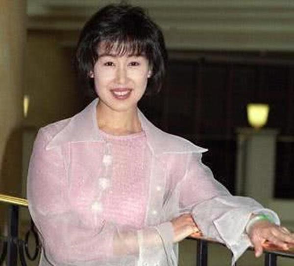 新白娘子传奇|《新白娘子传奇》碧莲，相爱28年却遭骗财背叛，62岁复出谋生