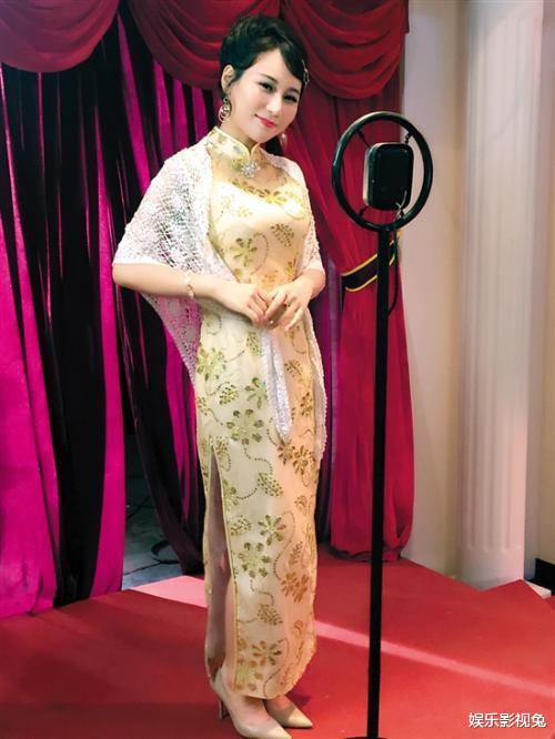 连奕名|《七十二家房客》“韩师奶”的清醒，打了多少中年女演员的“脸”