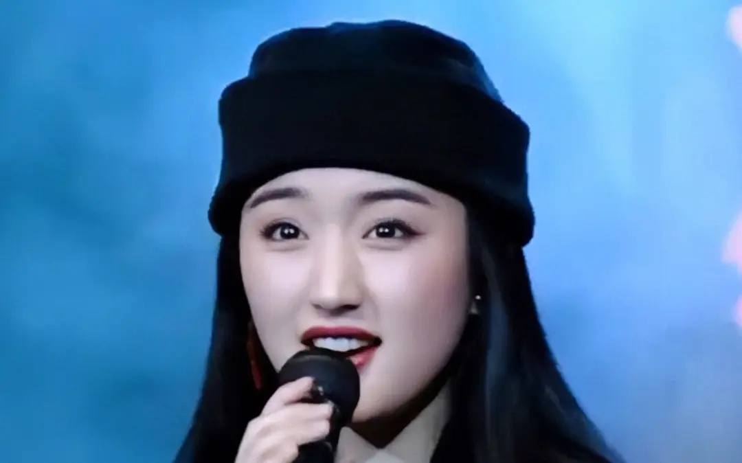 杨钰莹|明明可以成天后，谈个恋爱就过气了，50岁仍称女人没有爱情不行