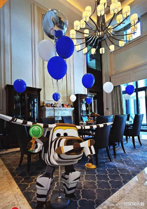 赵文卓|赵文卓夫妇庆儿子满10岁,13岁大女儿身高超妈妈,一家五口好有爱