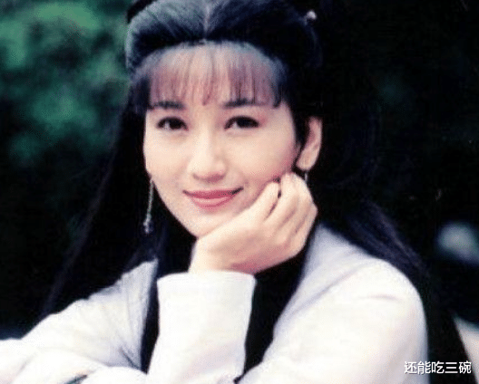 明星素颜|66岁的赵雅芝素颜曝光，不化妆的时候变了个样子，难怪不敢轻易素颜