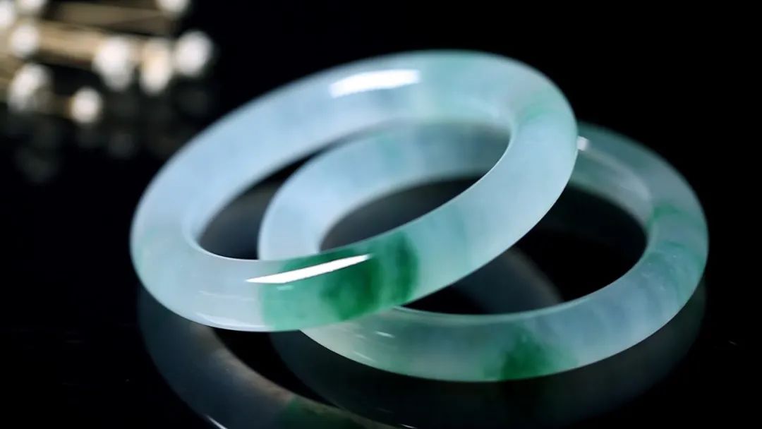 翡翠手镯|什么样的翡翠手镯才值得收藏？