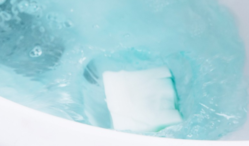 建议大家:卫生间不一定要大,学学这样做,干净又卫生