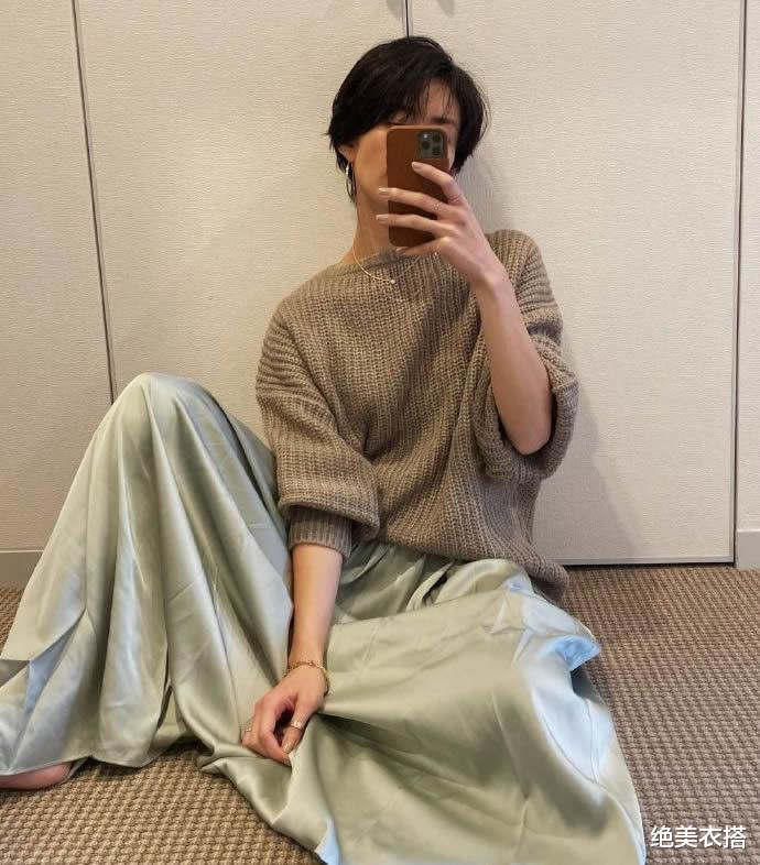 冬瓜 凭着一头“短发”，中年的她美得高级！3大穿搭要点，学会你也行