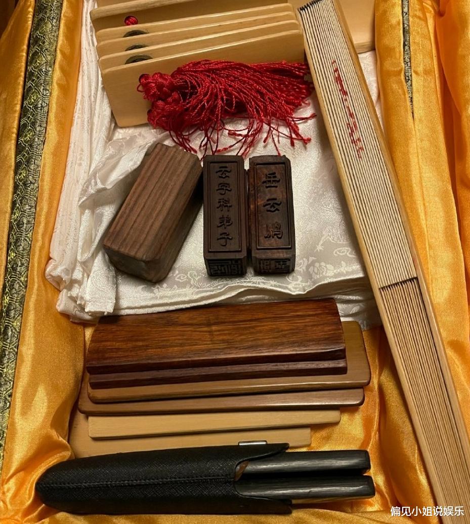 岳云鹏|德云社岳云鹏深夜炫富，跟曹云金的画风天差地别，难怪能红到现在