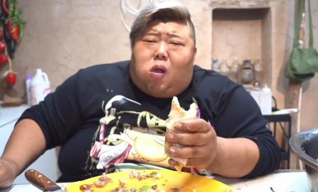 胖猴仔以后改吃素？经纪人晒视频称立志减肥，网友：能不能放过他