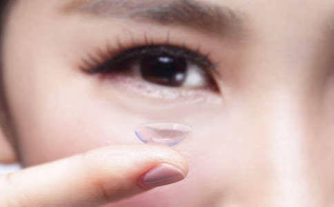 橘苼|戴隐形眼镜视力下降？你会正确的佩戴方法吗？