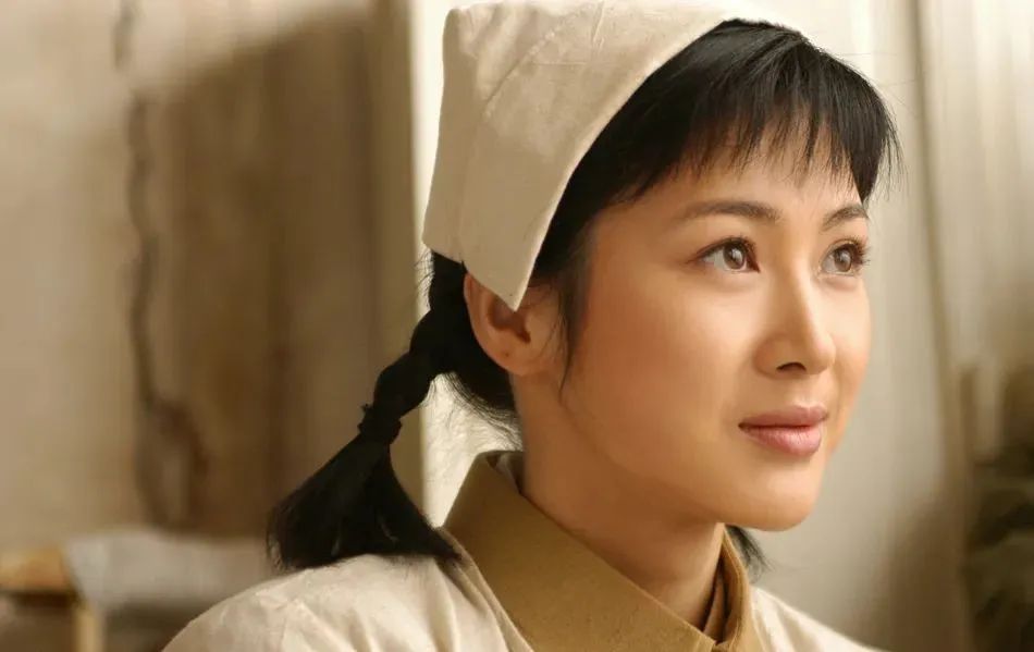 电视剧|时隔16年亮剑演员现状，孙俪成为电视剧女王，表情包的他早已去世