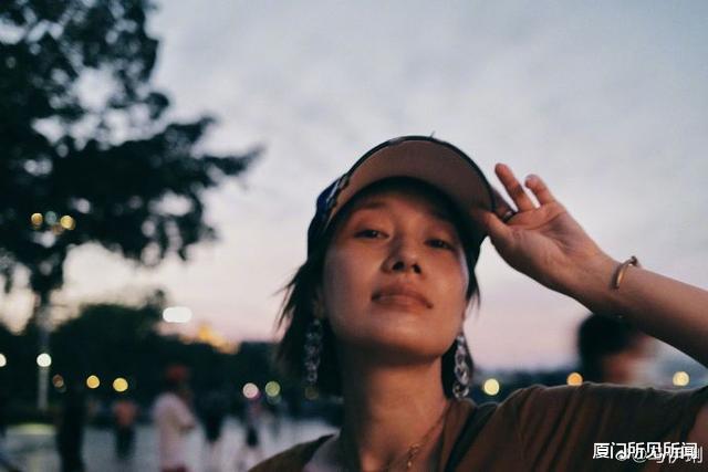 厦门所见所闻 五一假期第三天，44岁的马伊琍现身厦门鼓浪屿，身旁还有一位神秘男子