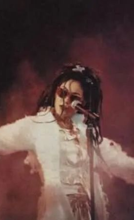 王菲|艳压内娱女星10多年的她，如今画风突变！网友：以前养眼现在辣眼