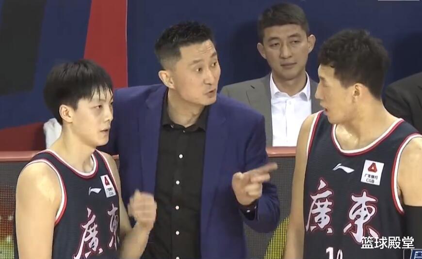 杜润旺|杜润旺连续偷鸡得分，谁注意杜锋？模仿其上篮太开心，专访送怒赞