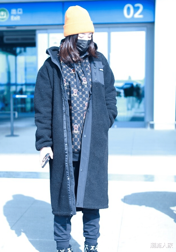 |柳岩的气质真的拿捏的到位了，一身黑也能穿出造型感，生动有型