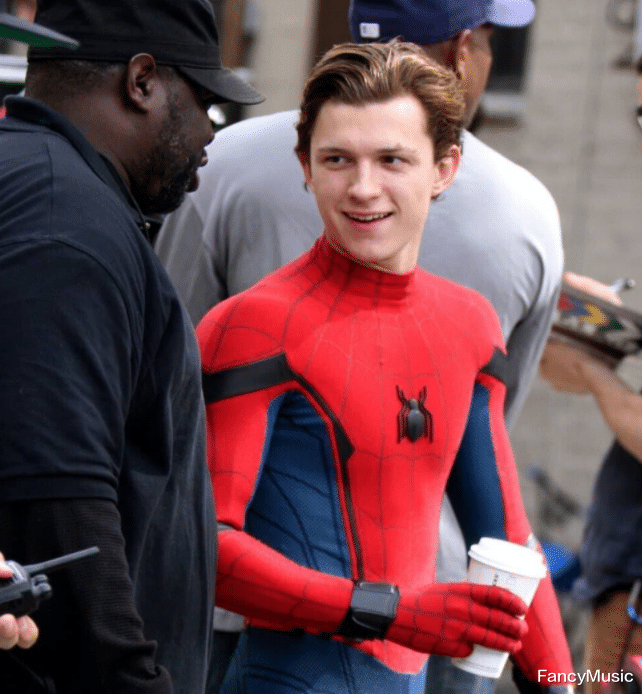 汤姆·赫兰德|荷兰弟片酬超低，不如内地小花，真是苦命打工人