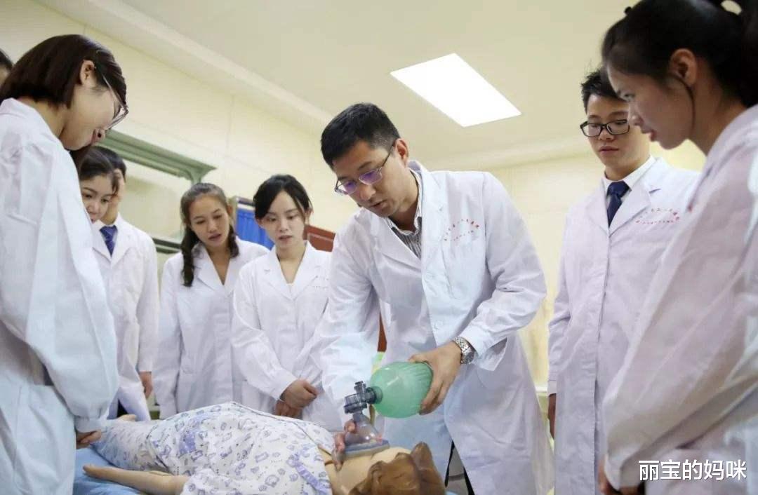 医学生|医院招聘热火朝天，“三无医学生”却身处就业困境，原因很现实
