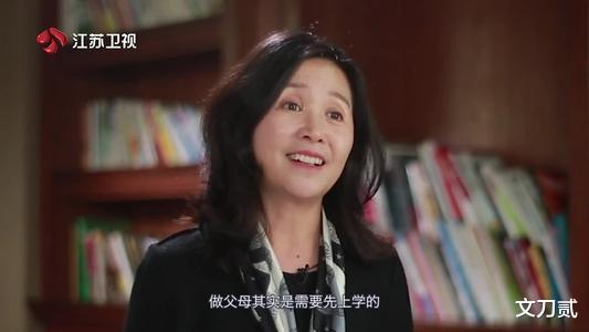 魏晨|55岁黄菡，倒追老公恩爱30年，女儿长相甜美清秀可人