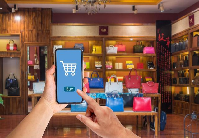 手机店老板说出实情,网购手机和实体店买手机,差别还挺大