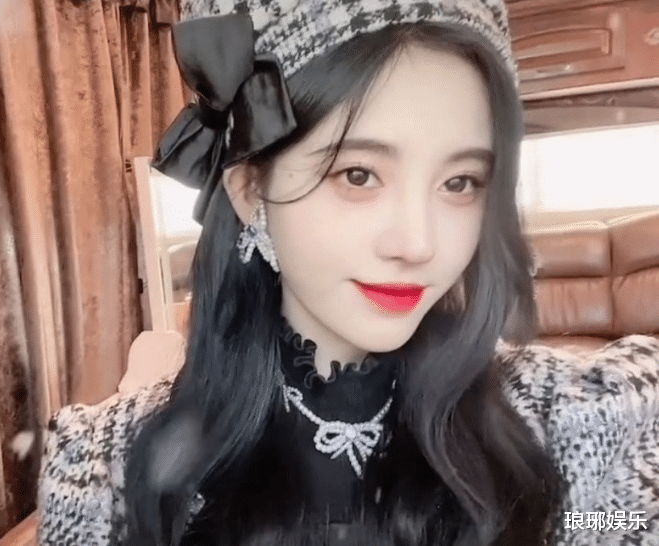 鞠婧祎|鞠婧祎新剧生图曝光，看清她和路人的区别，一米五不能再多了！