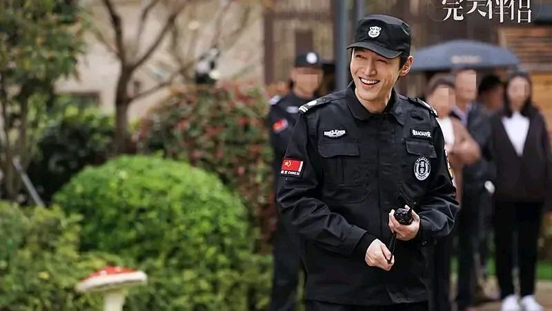 金晨|胡歌客串《完美伴侣》？成龙大哥呕心沥血？刘诗诗是宣传大使？