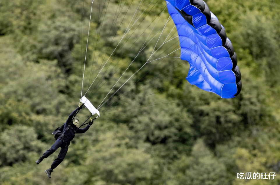 汤姆·克鲁斯|59岁阿汤哥变化大，昔日男神变成“馒头”脸，小20岁女友离他而去