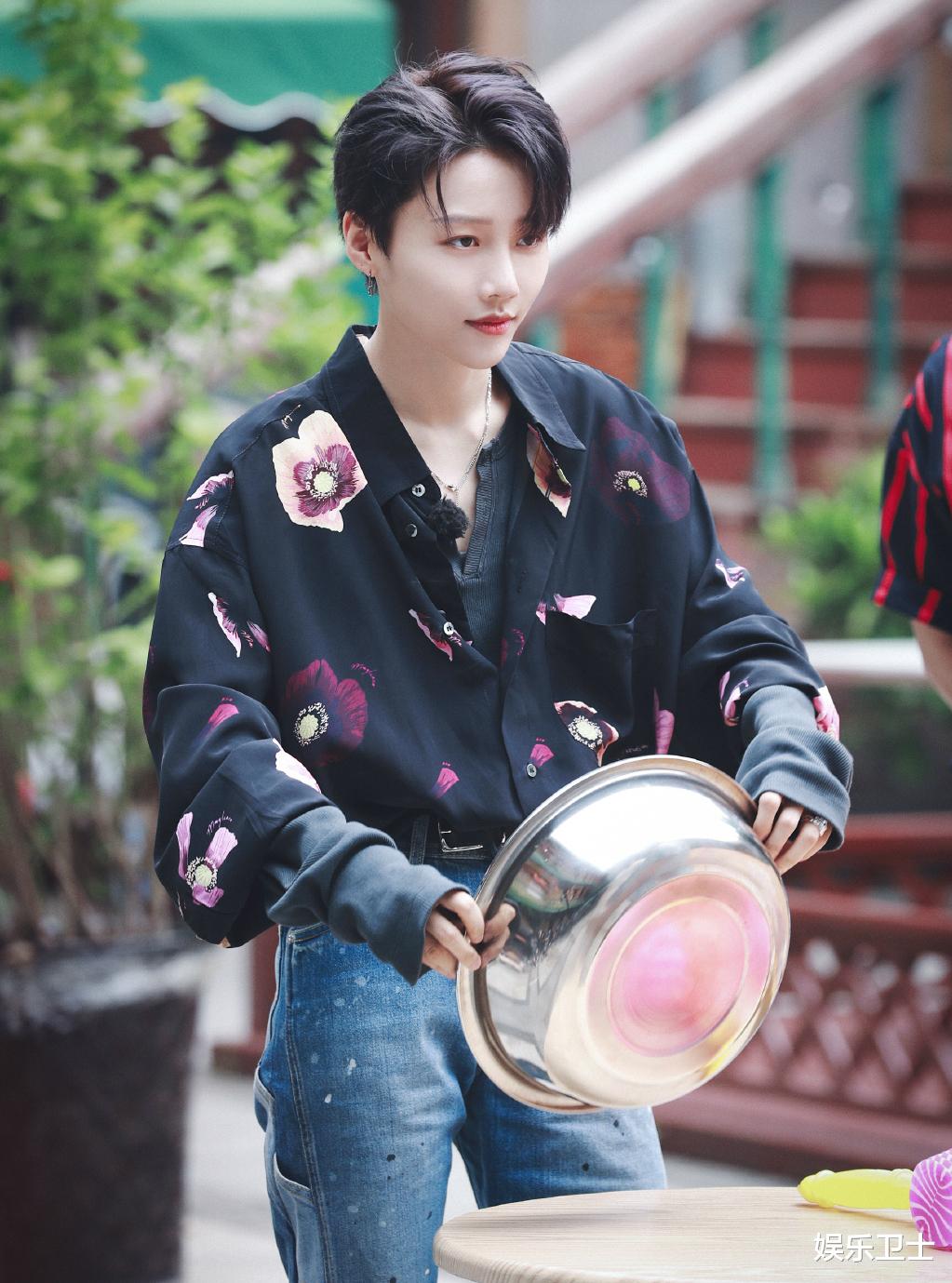 刘雨昕|THE9刘雨昕不当言论惹争议，采访中直言感谢疫情，粉丝也有类似话语