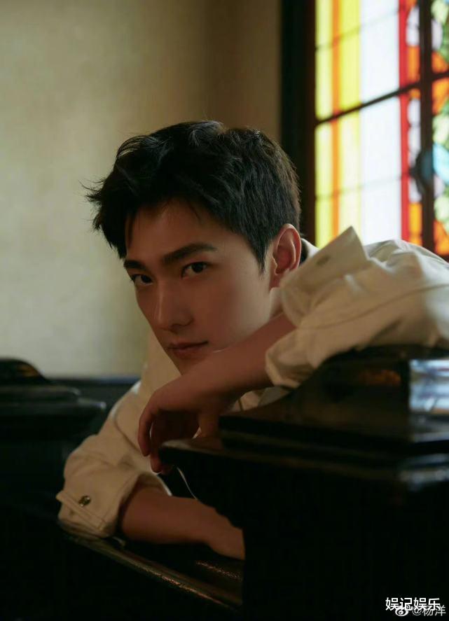 杨洋|杨洋被指让女友吃药避孕，经纪人辟谣后又删除，被猜爆料内容是真？