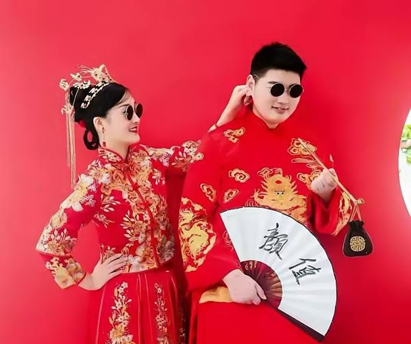 陈亚男|朱单伟揭开陈亚男“面纱”：结婚花费500多万，婚后同床不同被！