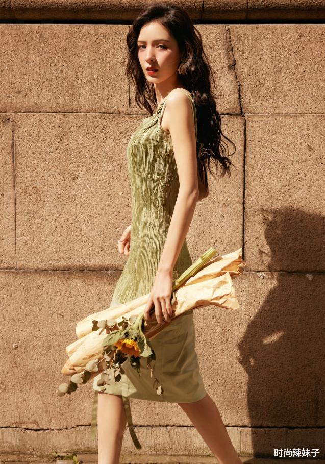 时尚辣妹子|曾是王思聪“最美前任”，分手后靠演技逆袭，30岁已成顶流女星