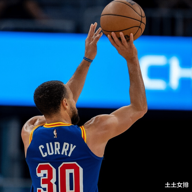 斯蒂芬·库里|吹爆库里！在篮网主场被喊MVP，前NBA名宿：潮流的引领者
