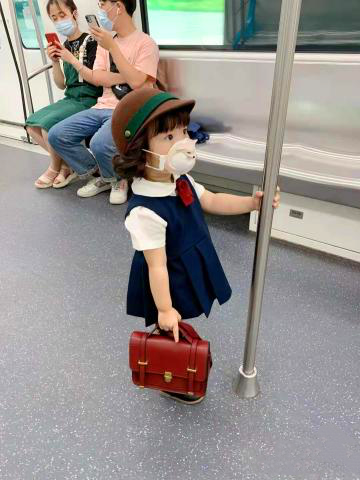 尷尬！萌娃獨自乘地鐵，又被人拿來鼓吹日本教育，共青團：這是中國娃-圖3