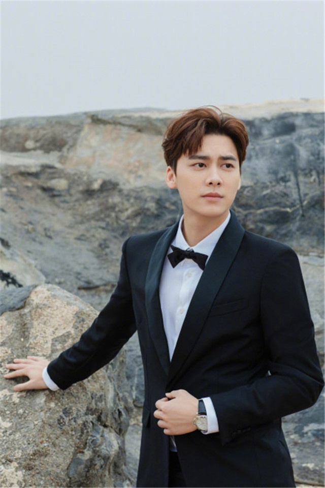 谢霆锋|谢霆锋李易峰同框互动，两人互加好友，李易峰脸上笑开花