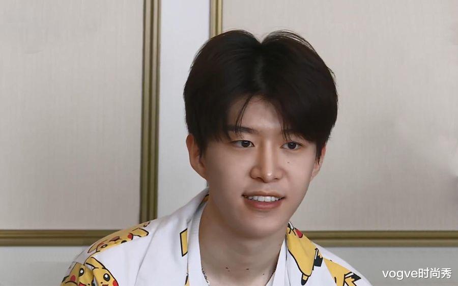 范丞丞|范丞丞“起床照”火了，关晓彤和鞠婧祎见到他后，反应截然不同