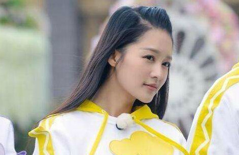 李沁|李沁两年前上《跑男》，谁记得邓超对她的介绍？现在看完全印证了