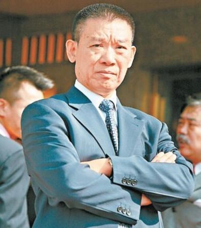 韩束|一个小贩的江湖逆袭：被何鸿燊赏识，与崩牙驹过招，跟大姐大恋爱