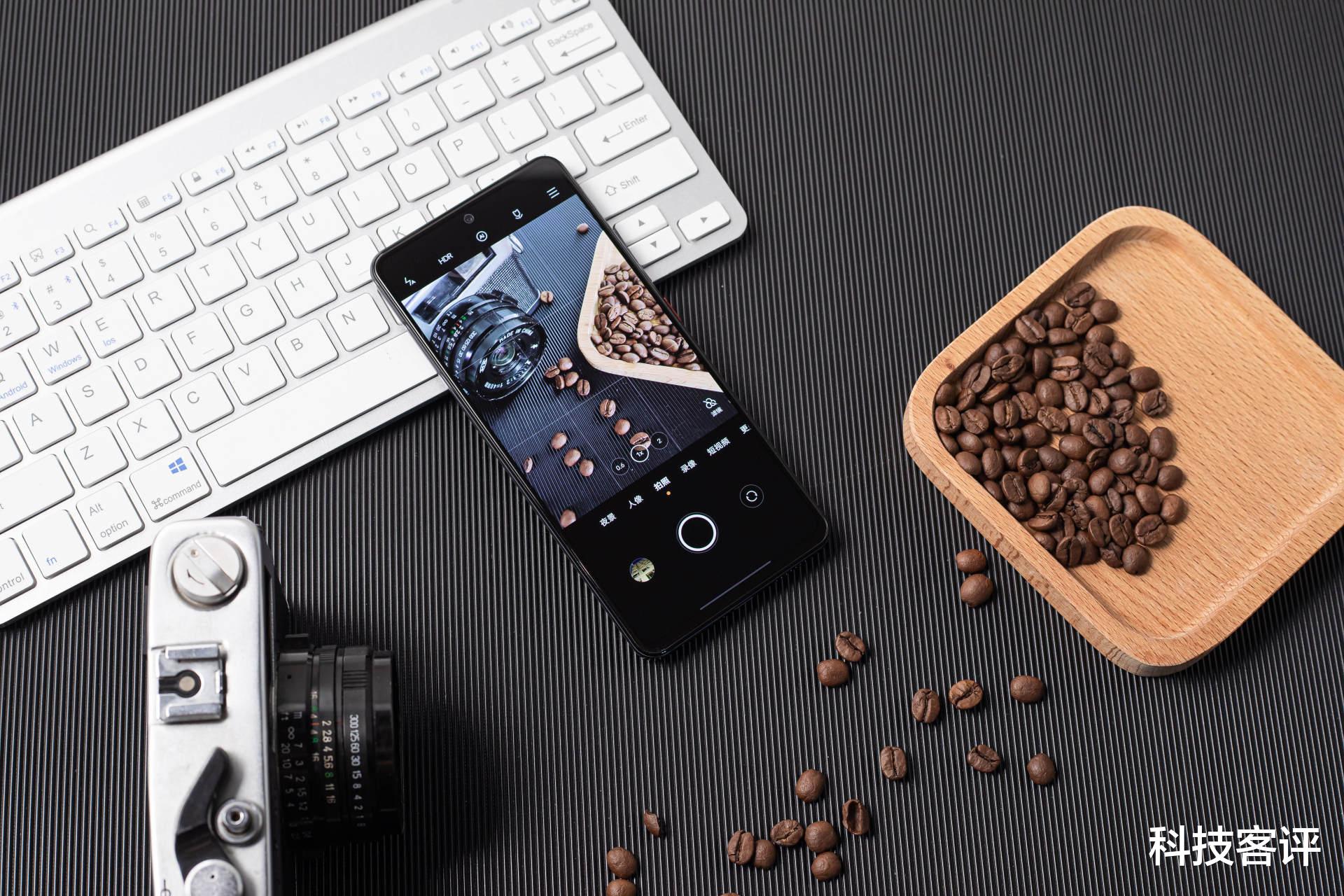 iqoo7|暑假开黑用啥手机？双控压感的iQOO 7更专业