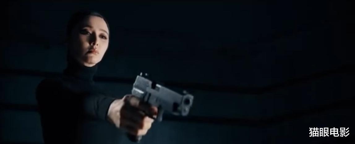 范冰冰|范冰冰新片提前上映！穿红裙带5个小弟亮相，大片355提档1月7日