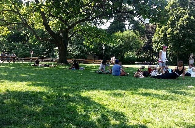 杂谈动漫世界 广东一公园走红，被称“小中山纪念堂”，距市区10公里，门票免费