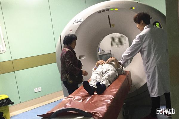 疾病|40岁以上的女性,一爬楼梯就膝盖痛,还咔咔响,怎么回事?